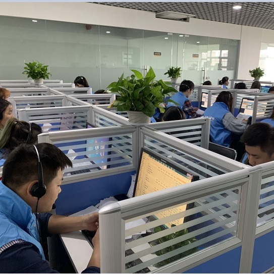 广州呼叫中心公司对外面向用户，对内与整个企业相联系，与企业管理、服务、调度、生产、维修结为一体